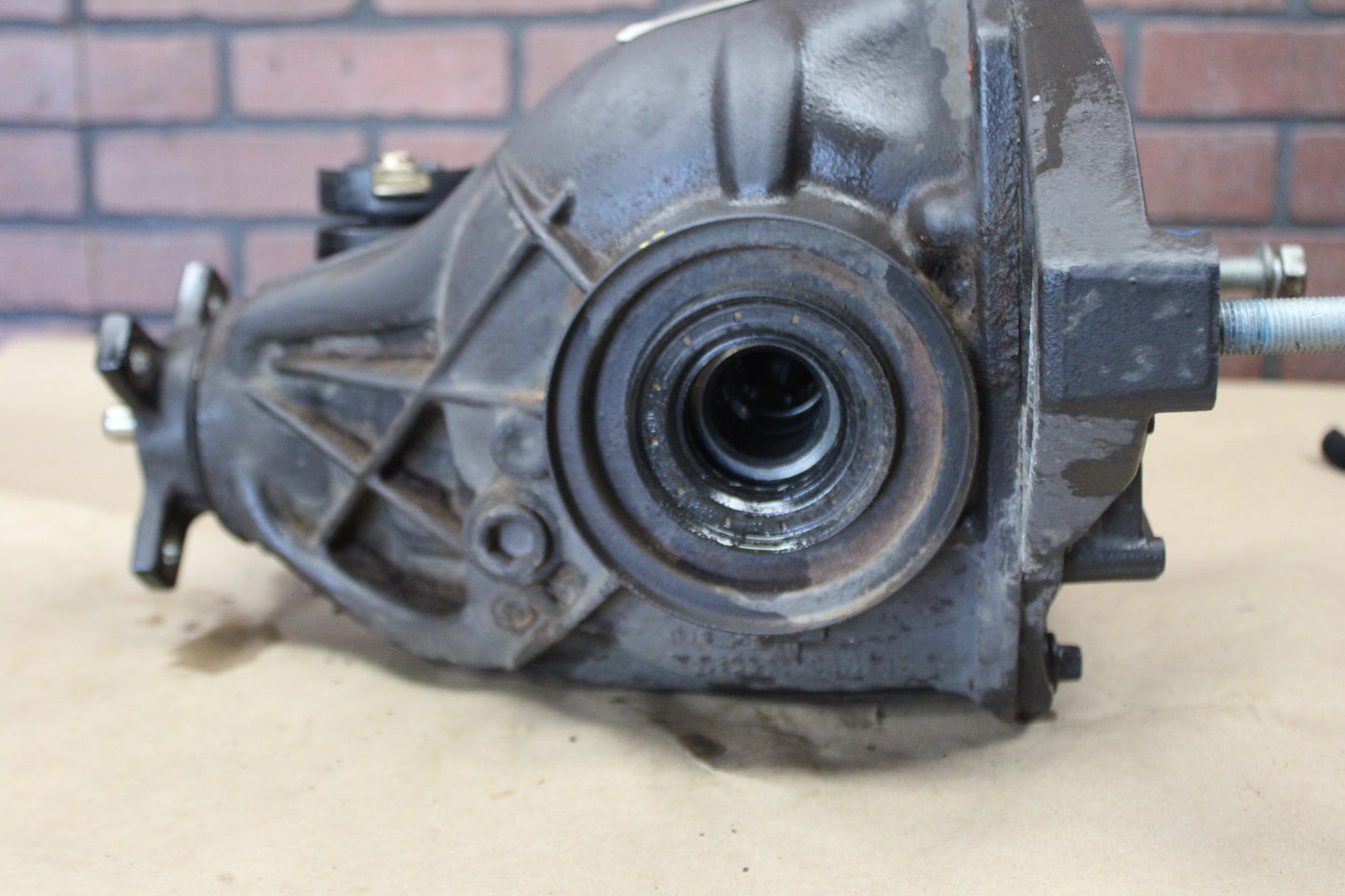 05-08 CHRYSLER 300C SRT8 6.1 OEM REAR AXLE 4 Bolt OPEN DIFFERENTIAL CARRIER 3.06