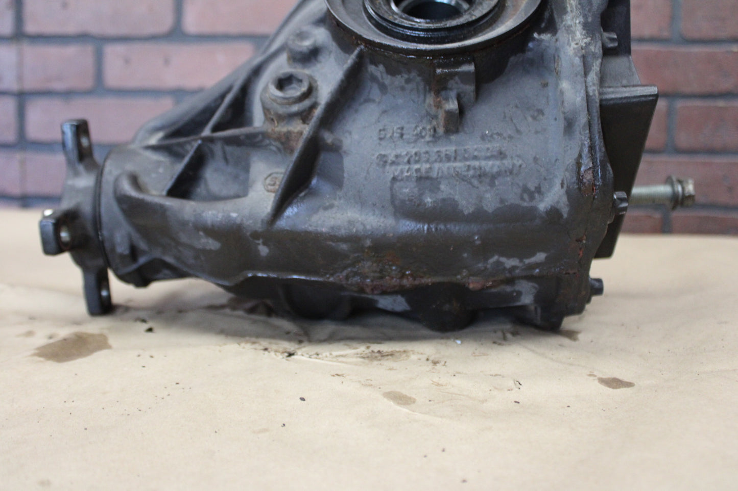 05-08 CHRYSLER 300C SRT8 6.1 OEM REAR AXLE 4 Bolt OPEN DIFFERENTIAL CARRIER 3.06