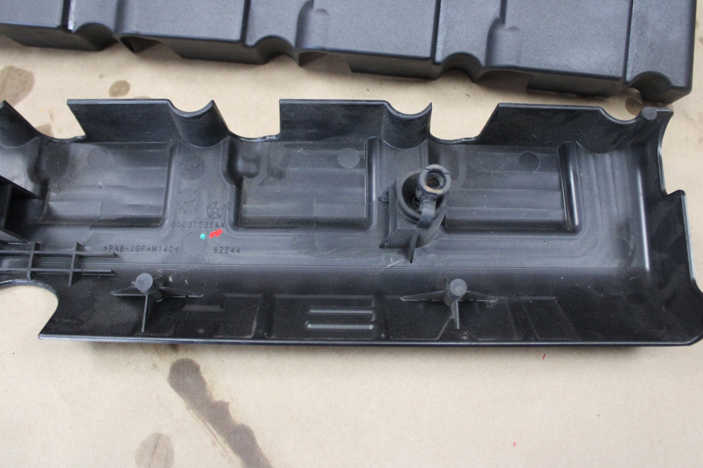 05-10 CHRYSLER 300 Magnum SRT8 6.1 OEM ENGINE WIRING COIL COVER PANELS