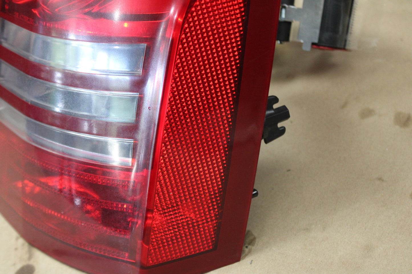 2005-2007 Chrysler 300 Rear Passenger RH Side Tail Light Taillight Lamp OEM