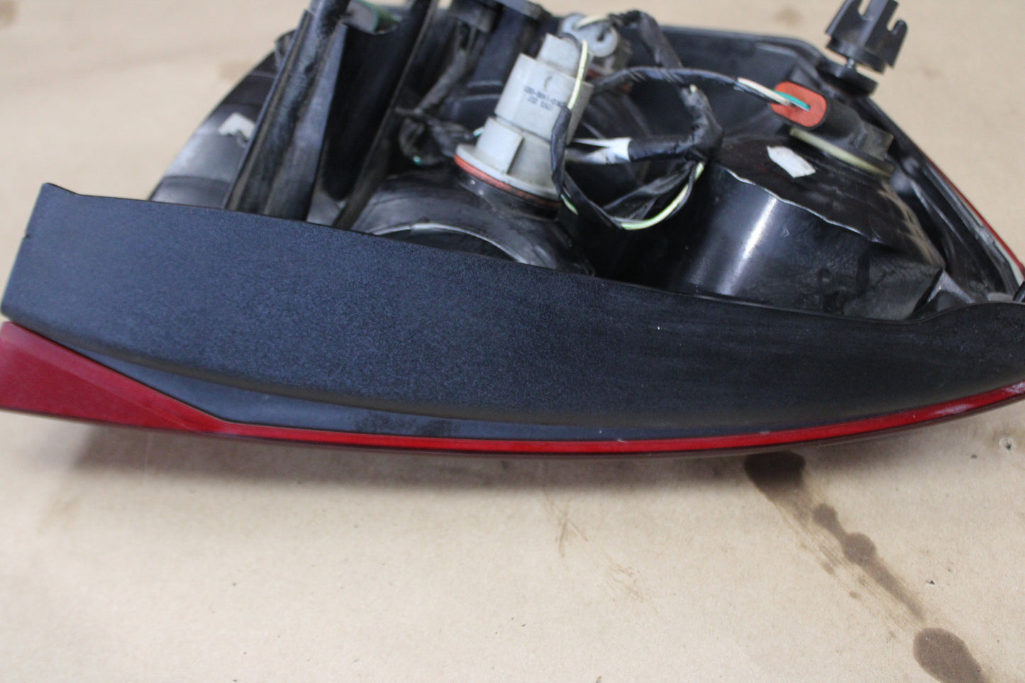 2005-2007 Chrysler 300 Rear Passenger RH Side Tail Light Taillight Lamp OEM