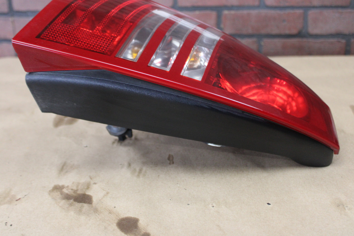 2005 - 2007 Chrysler 300 SRT8 Rear Driver LH Side Tail Light OEM