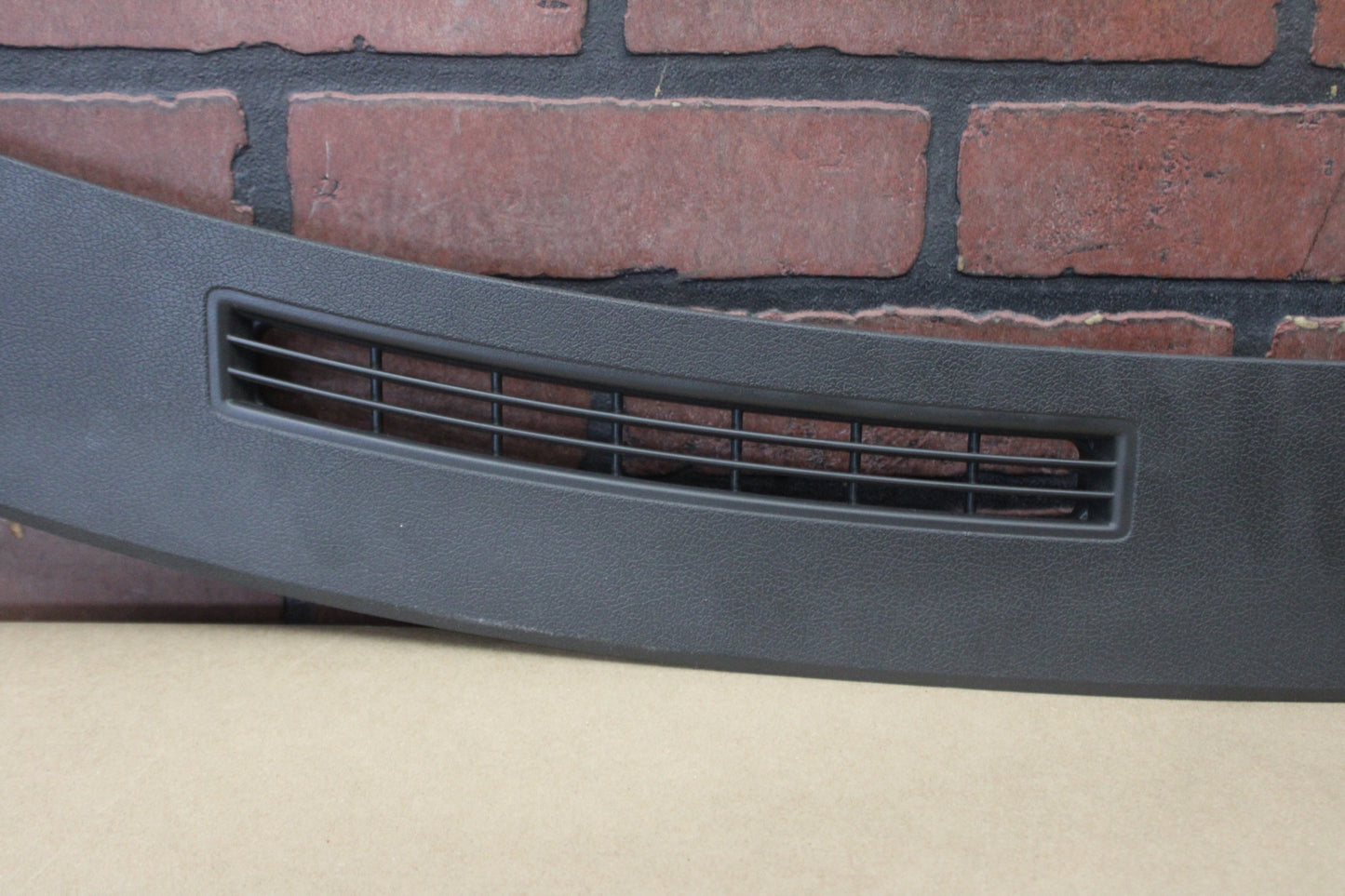 2005-2007 CHRYSLER 300 OEM DASHBOARD DEFROSTER TRIM PANEL VENT GRILLE