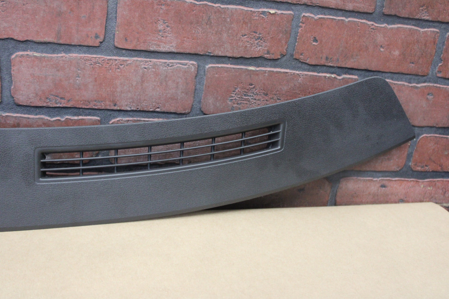 2005-2007 CHRYSLER 300 OEM DASHBOARD DEFROSTER TRIM PANEL VENT GRILLE