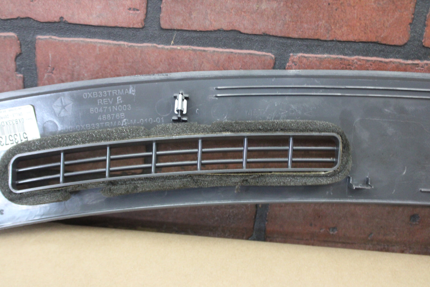 2005-2007 CHRYSLER 300 OEM DASHBOARD DEFROSTER TRIM PANEL VENT GRILLE