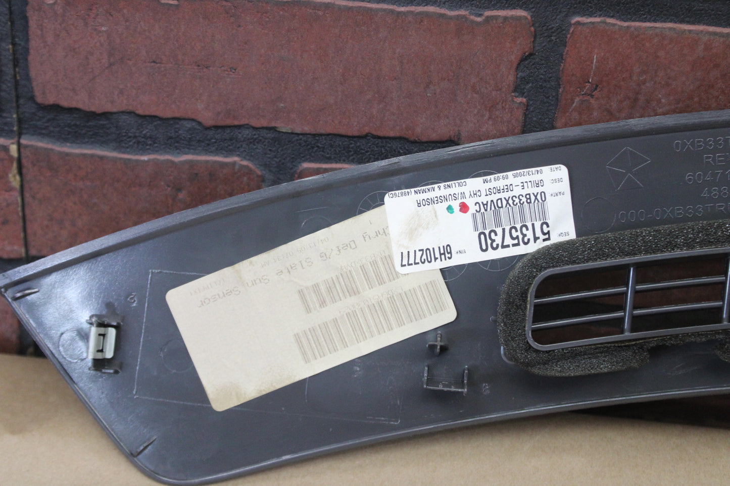 2005-2007 CHRYSLER 300 OEM DASHBOARD DEFROSTER TRIM PANEL VENT GRILLE