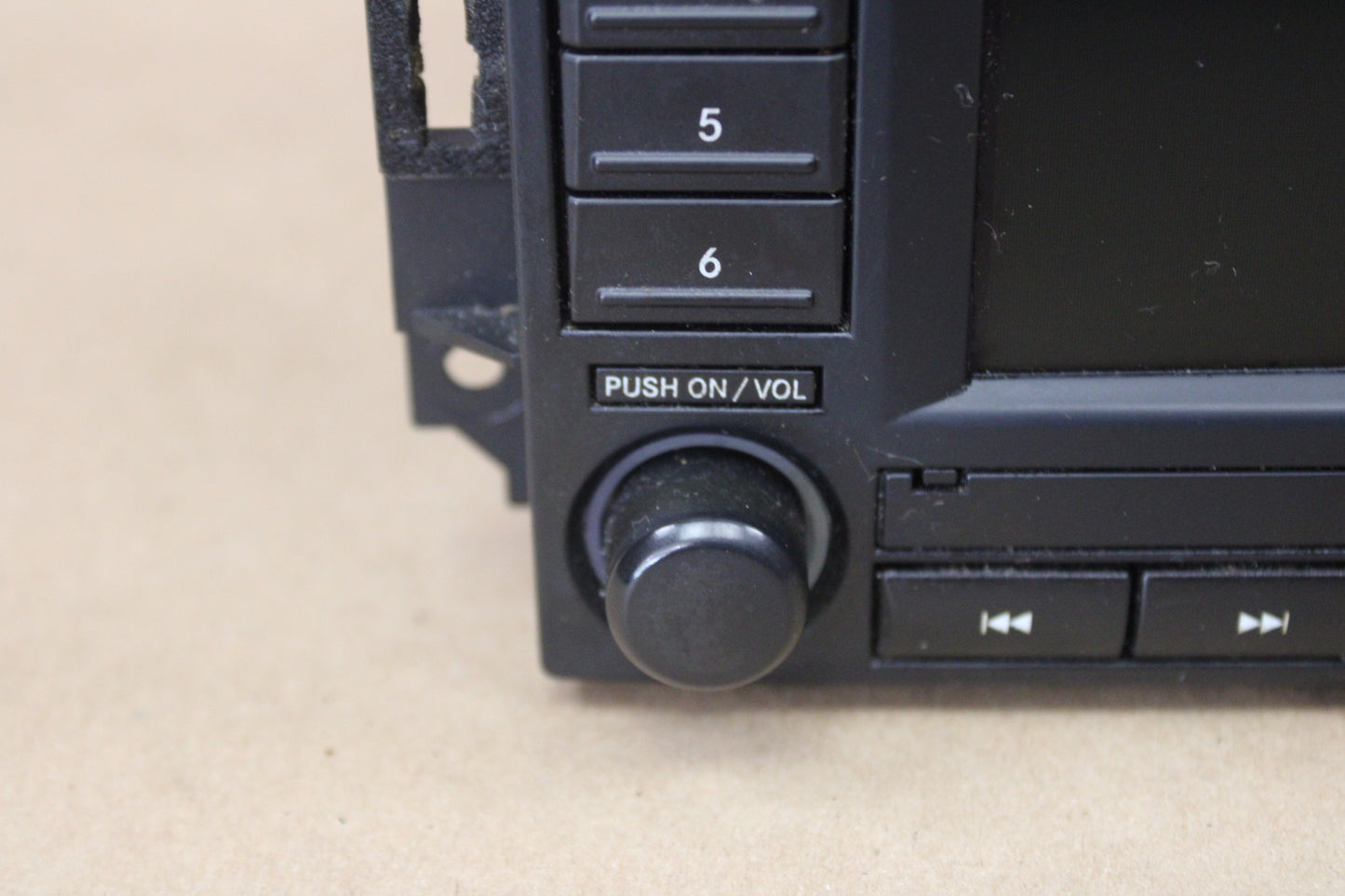 2005-2007 Chrysler 300 Radio AM FM DVD Player Display Receiver Navigation
