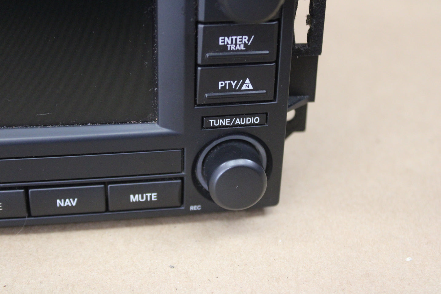 2005-2007 Chrysler 300 Radio AM FM DVD Player Display Receiver Navigation