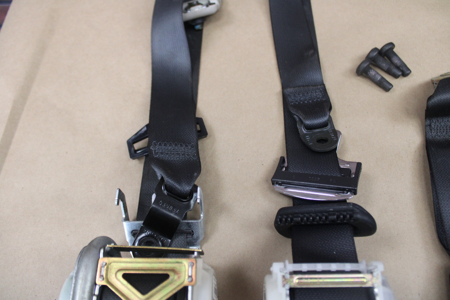 05-06 Charger Chrysler 300 OEM Full Set of Seat Belt Retractors Black 0UX54XDVAE