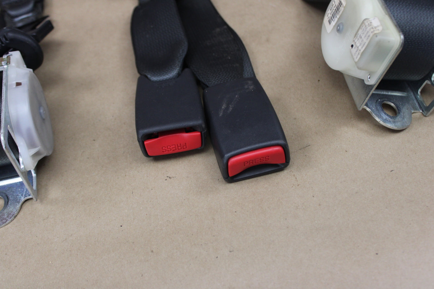 05-06 Charger Chrysler 300 OEM Full Set of Seat Belt Retractors Black 0UX54XDVAE