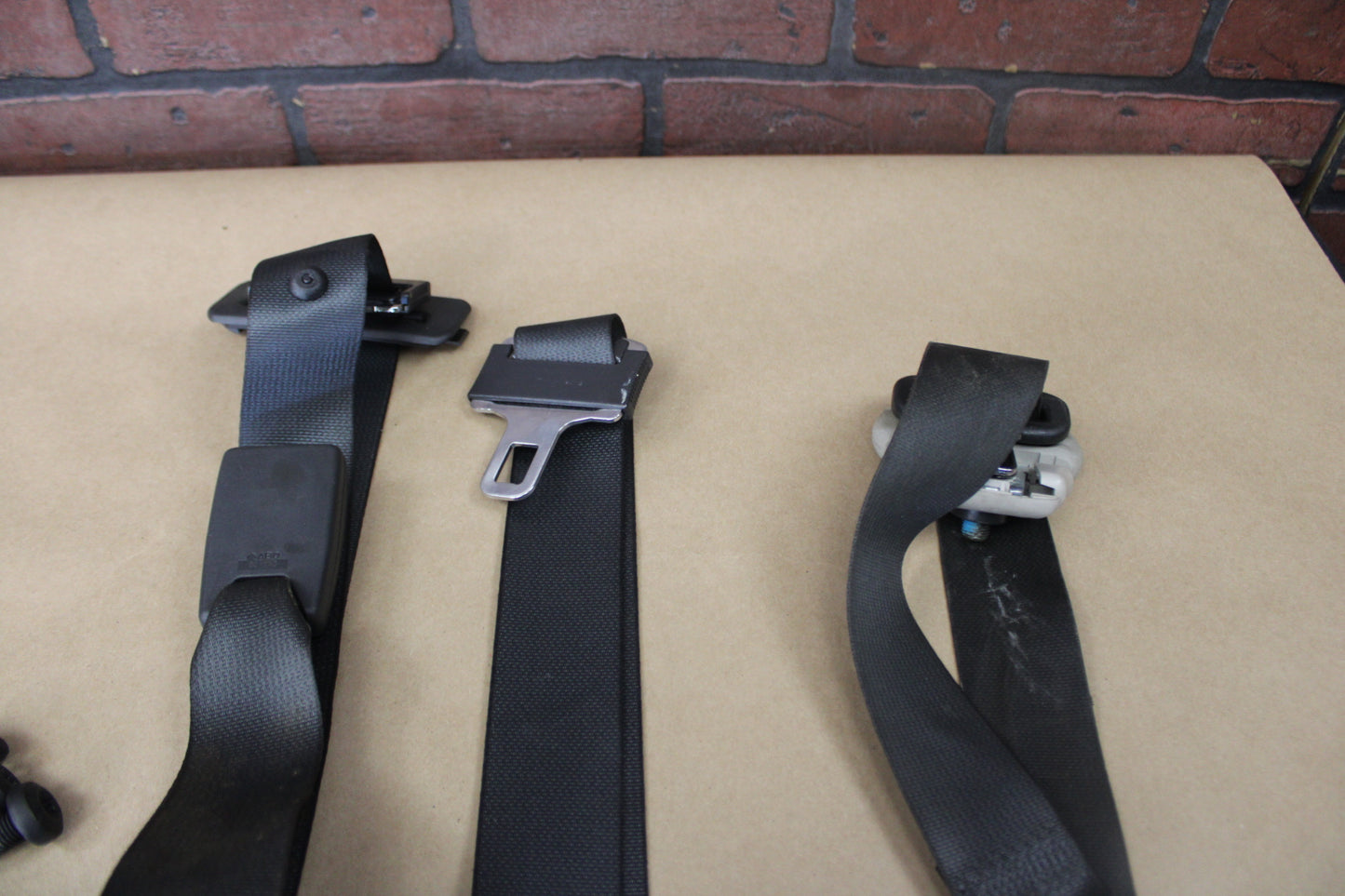 05-06 Charger Chrysler 300 OEM Full Set of Seat Belt Retractors Black 0UX54XDVAE