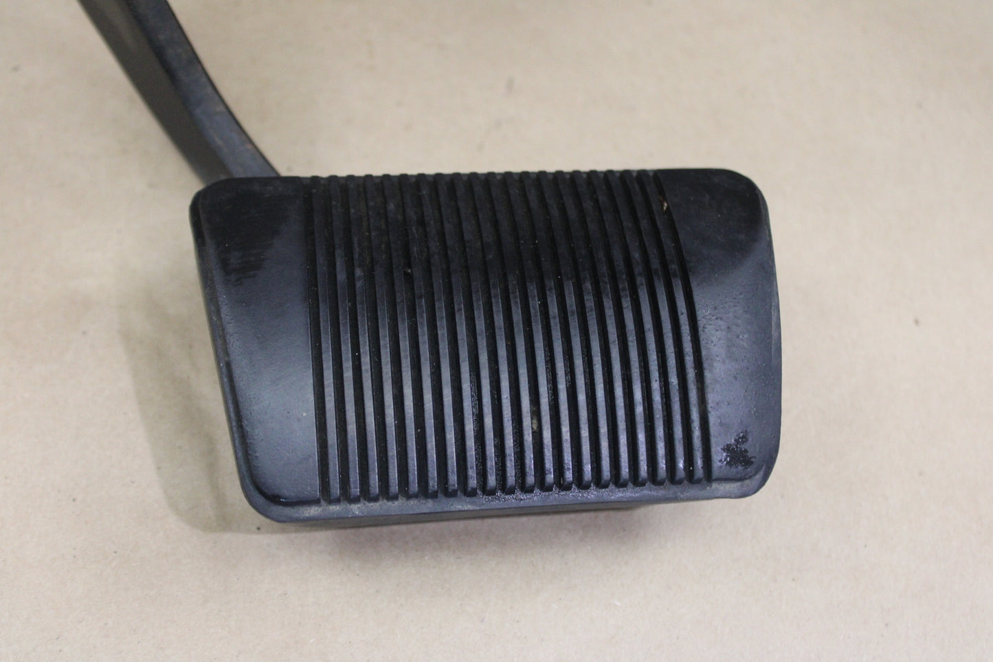2005-2006 Charger Magnum 300 Accelerator & Brake Pedal 04861681AA
