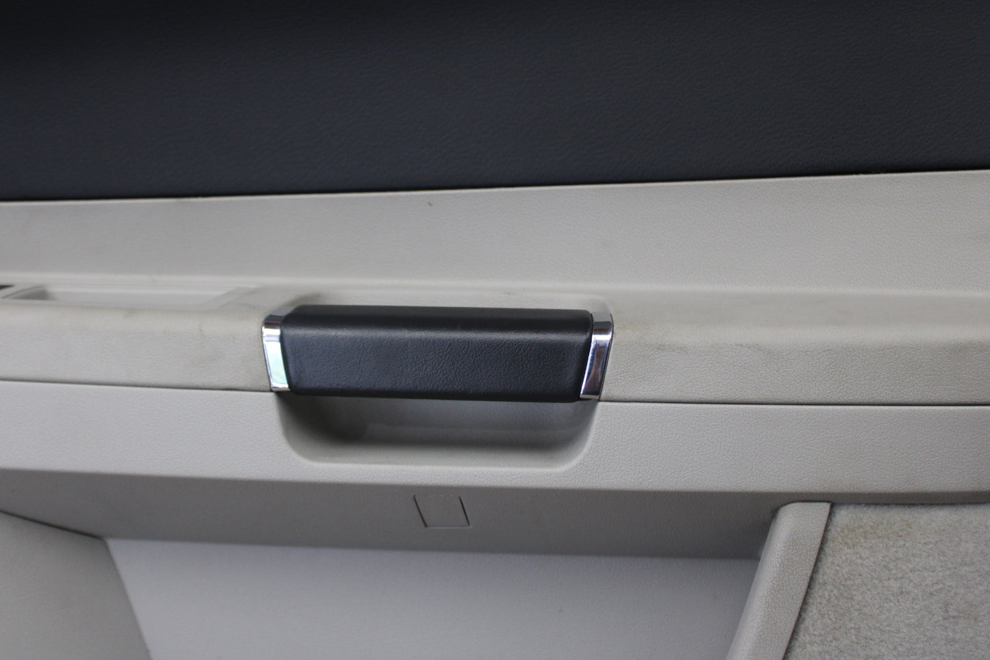 2006-2007 Chrysler 300 Front Passenger RH Side Interior Door Trim Panel