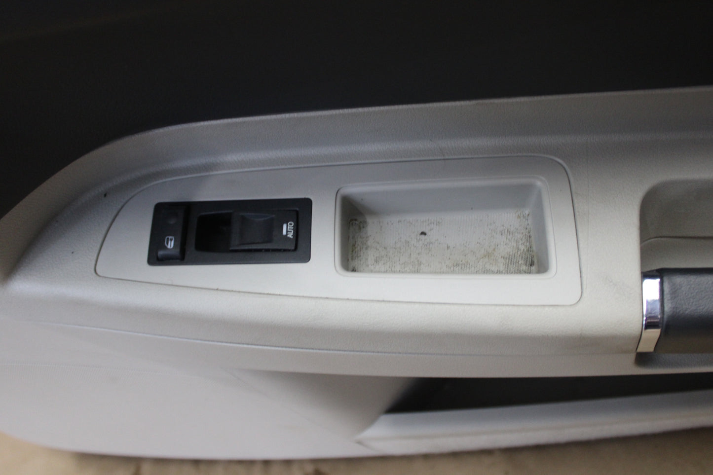 2006-2007 Chrysler 300 Front Passenger RH Side Interior Door Trim Panel