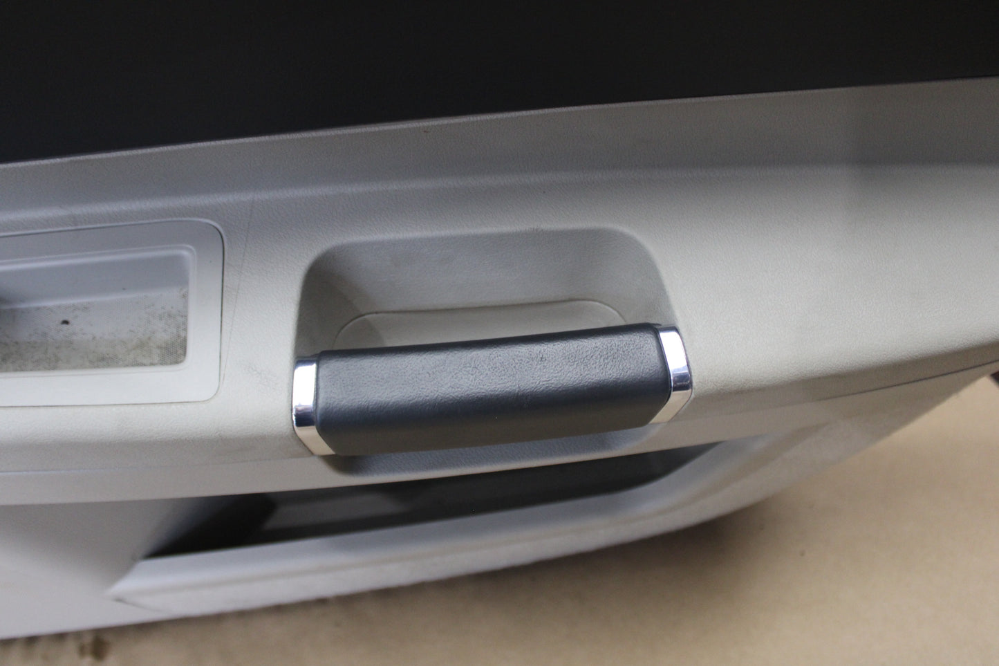 2006-2007 Chrysler 300 Front Passenger RH Side Interior Door Trim Panel