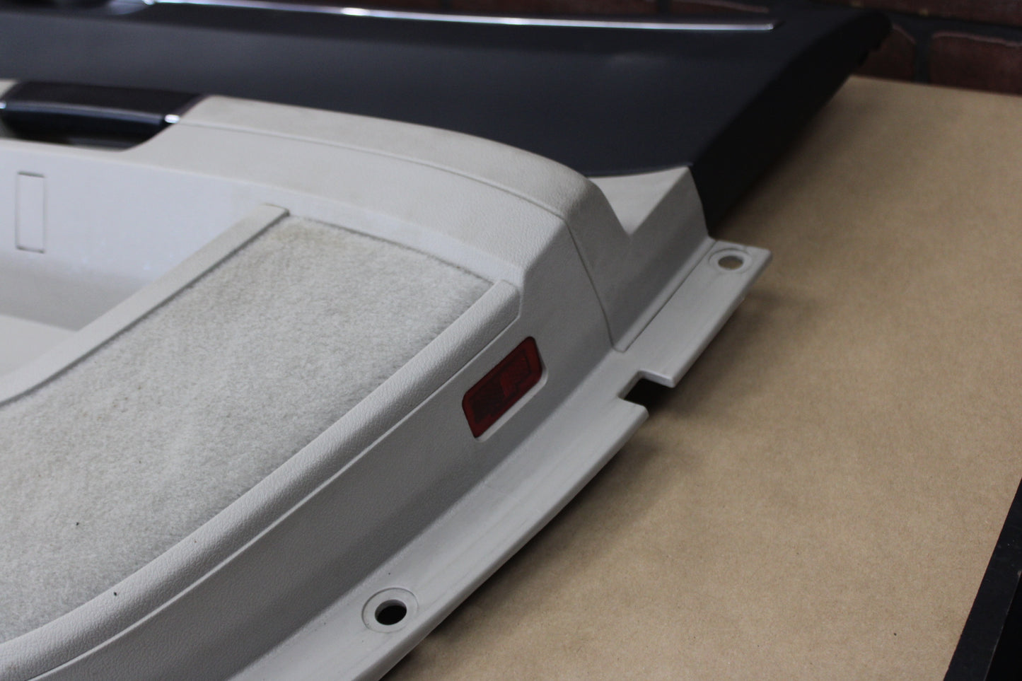 2006-2007 Chrysler 300 Front Passenger RH Side Interior Door Trim Panel