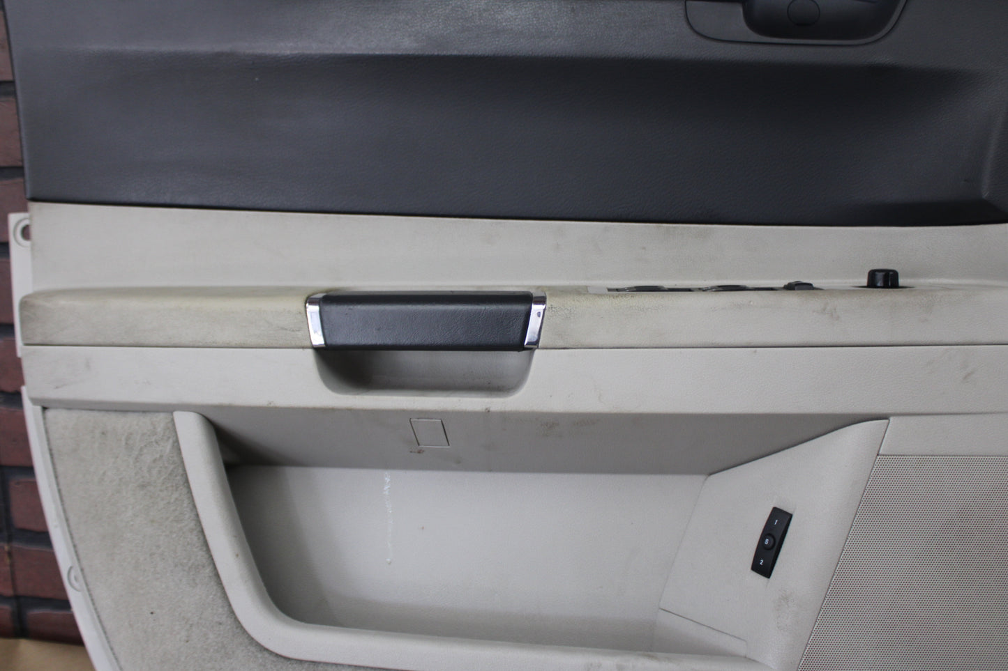 2006-2007 CHRYSLER 300 OEM FRONT DRIVER LH SIDE INTERIOR DOOR PANEL