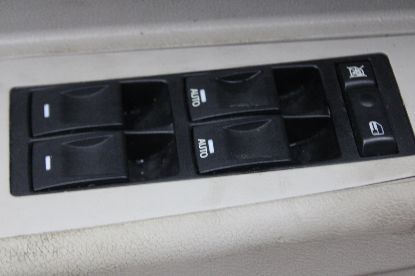2006-2007 CHRYSLER 300 OEM FRONT DRIVER LH SIDE INTERIOR DOOR PANEL