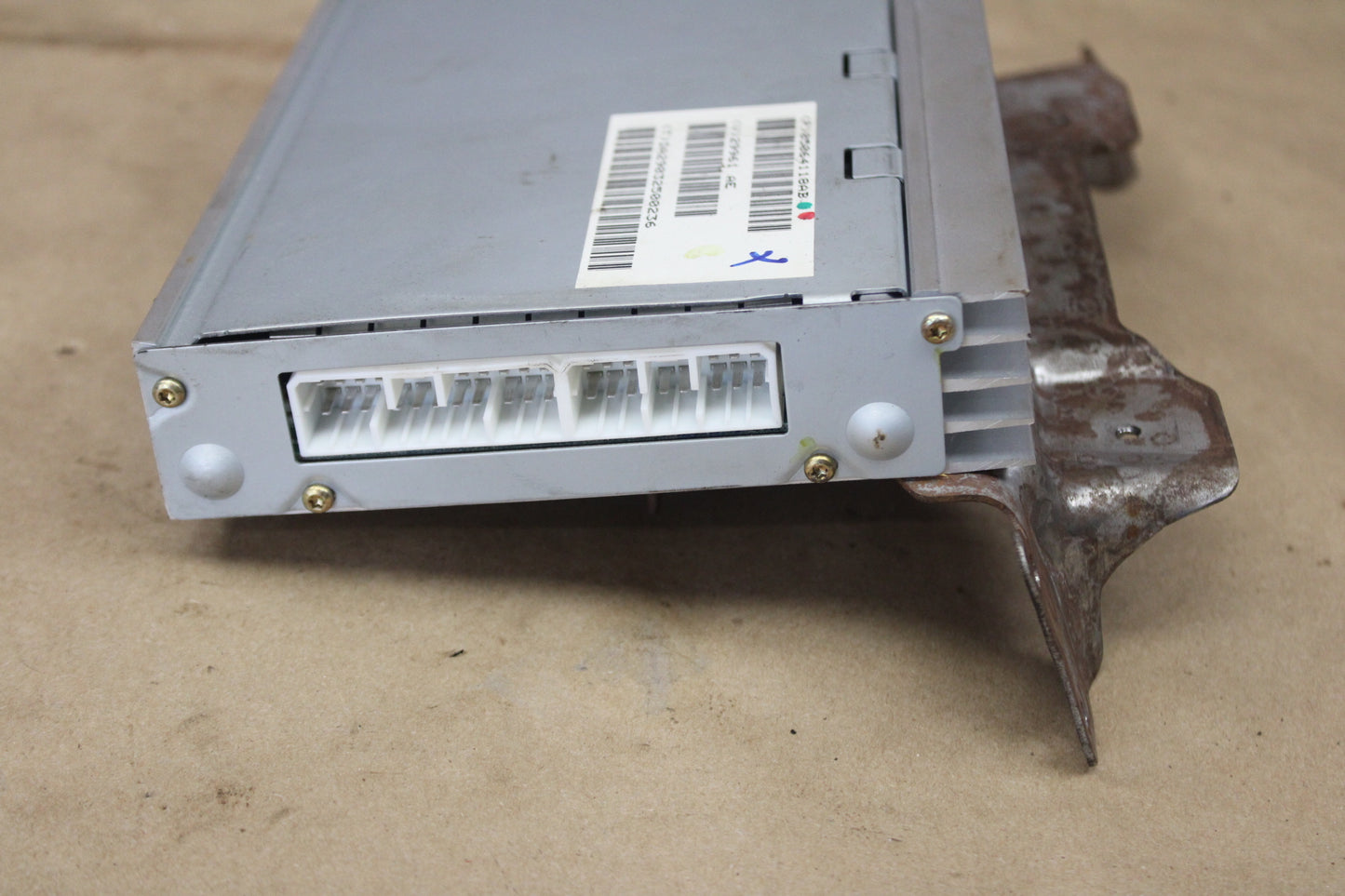 05-10 Grand Cherokee 300 Stereo Radio AM FM Amplifier Audio Stereo 05064118AD