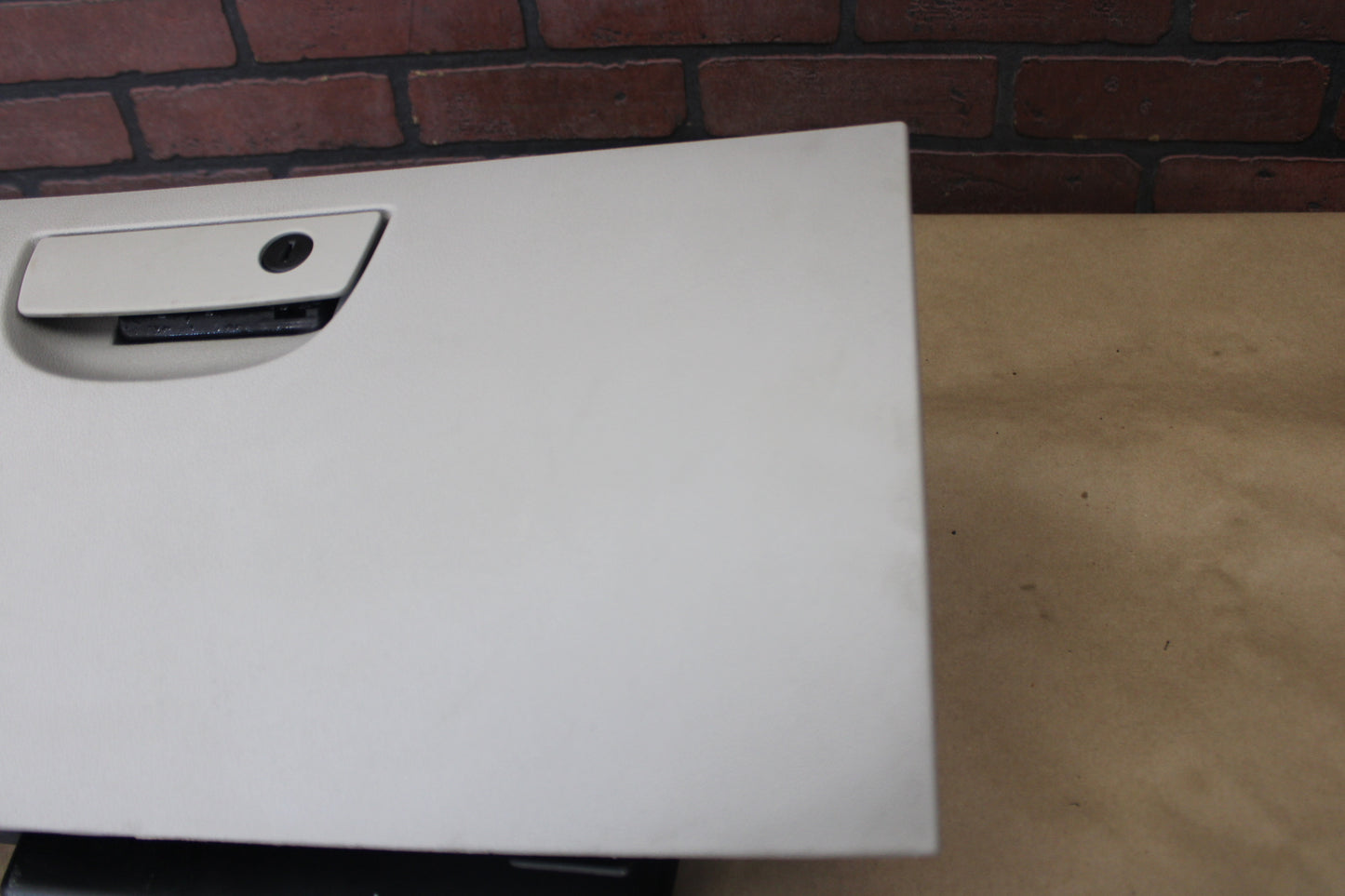 2005-2007 Chrysler 300 SRT8 Dash Interior Glove Box Assembly OEM 0XW23BD1AB