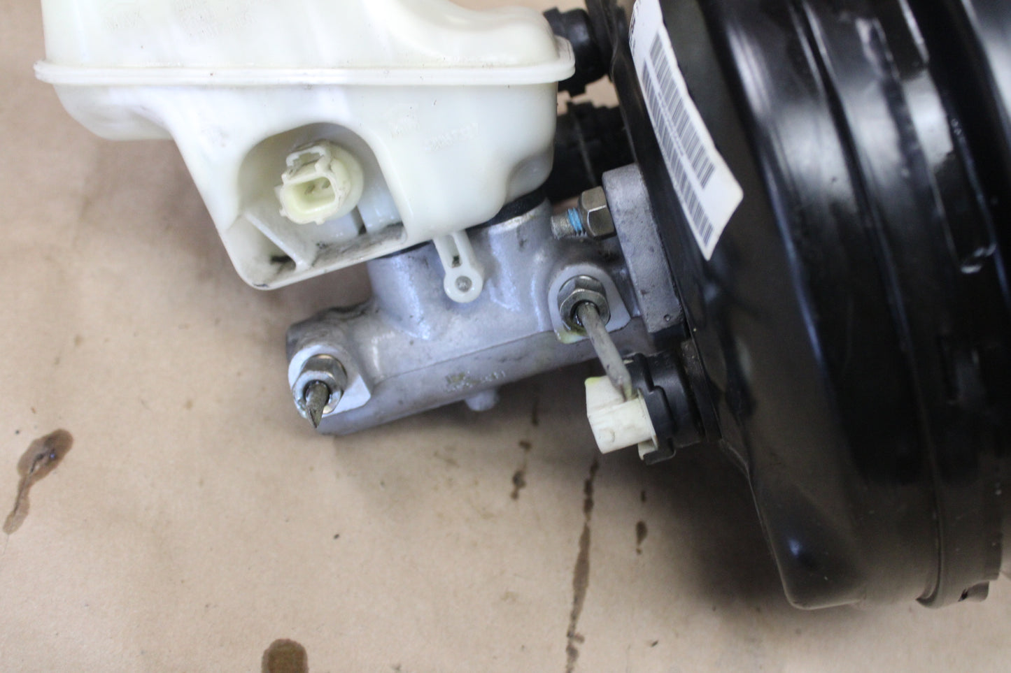 2005-2006 Chrysler 300 SRT Brake Booster Vacuum Master Cylinder 05290836AA