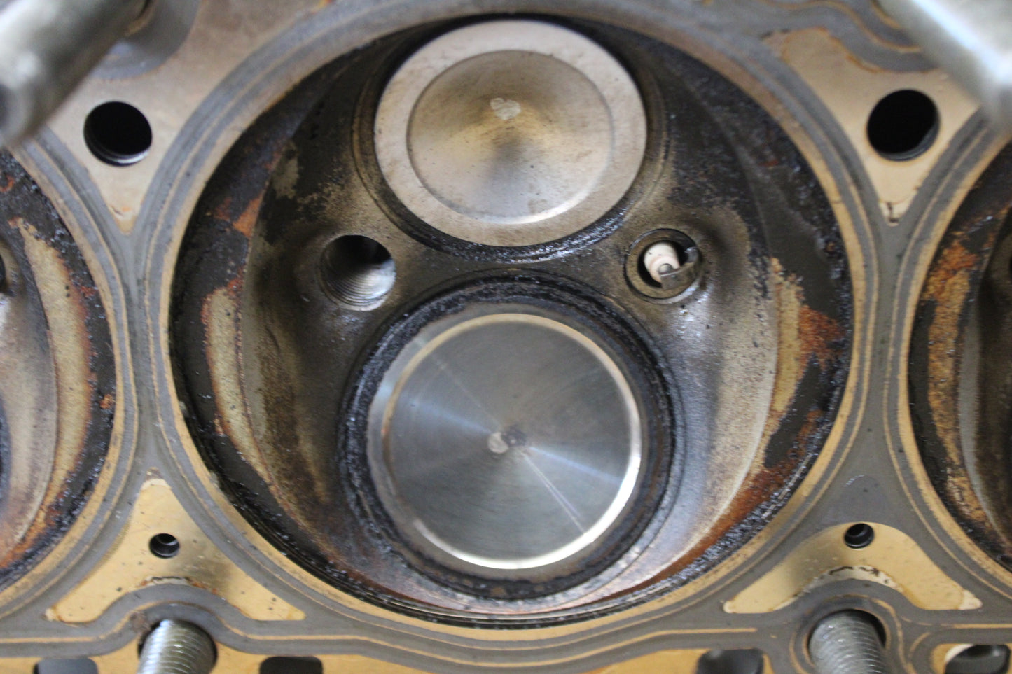 2011-2024 Dodge Charger 6.4L 392 Hemi OEM Left Cylinder Head Pair Scat Pack DMG