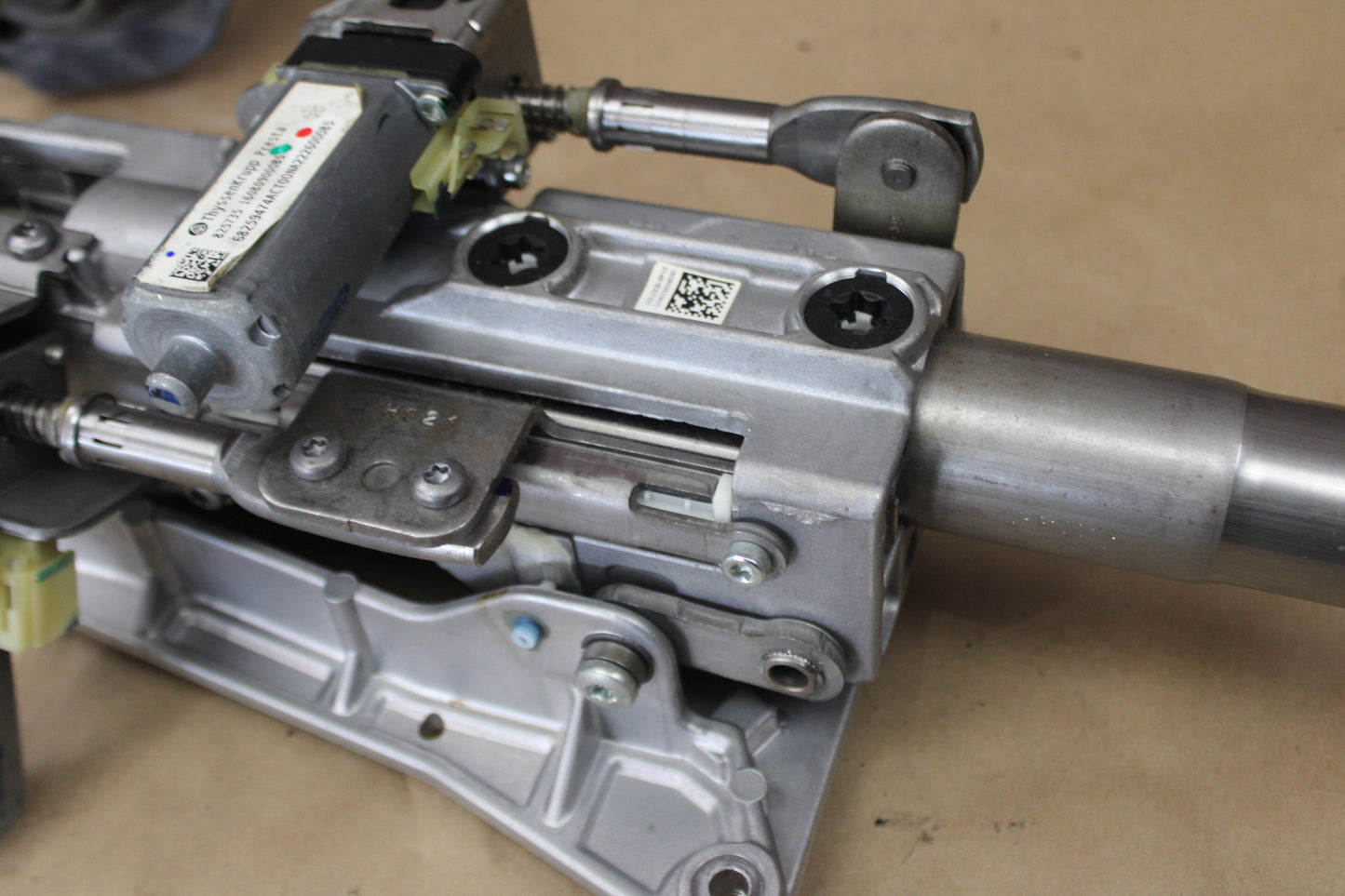 15-23 Dodge Charger R/T Automatic Adjust Steering Column Shaft OEM 68259474AC