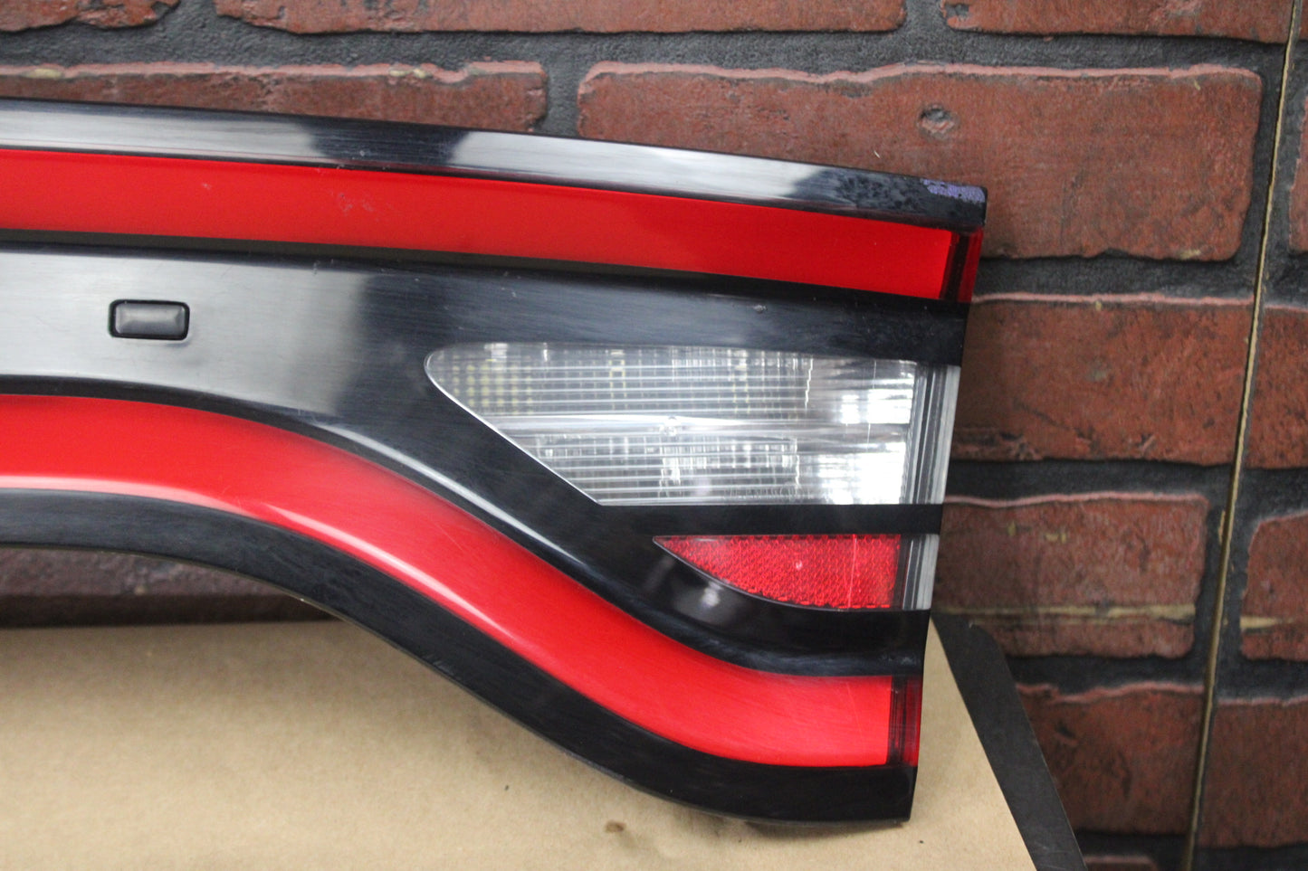 2015-2023 DODGE CHARGER CENTER TAIL LIGHT OEM TRUNK LED 68398666AB