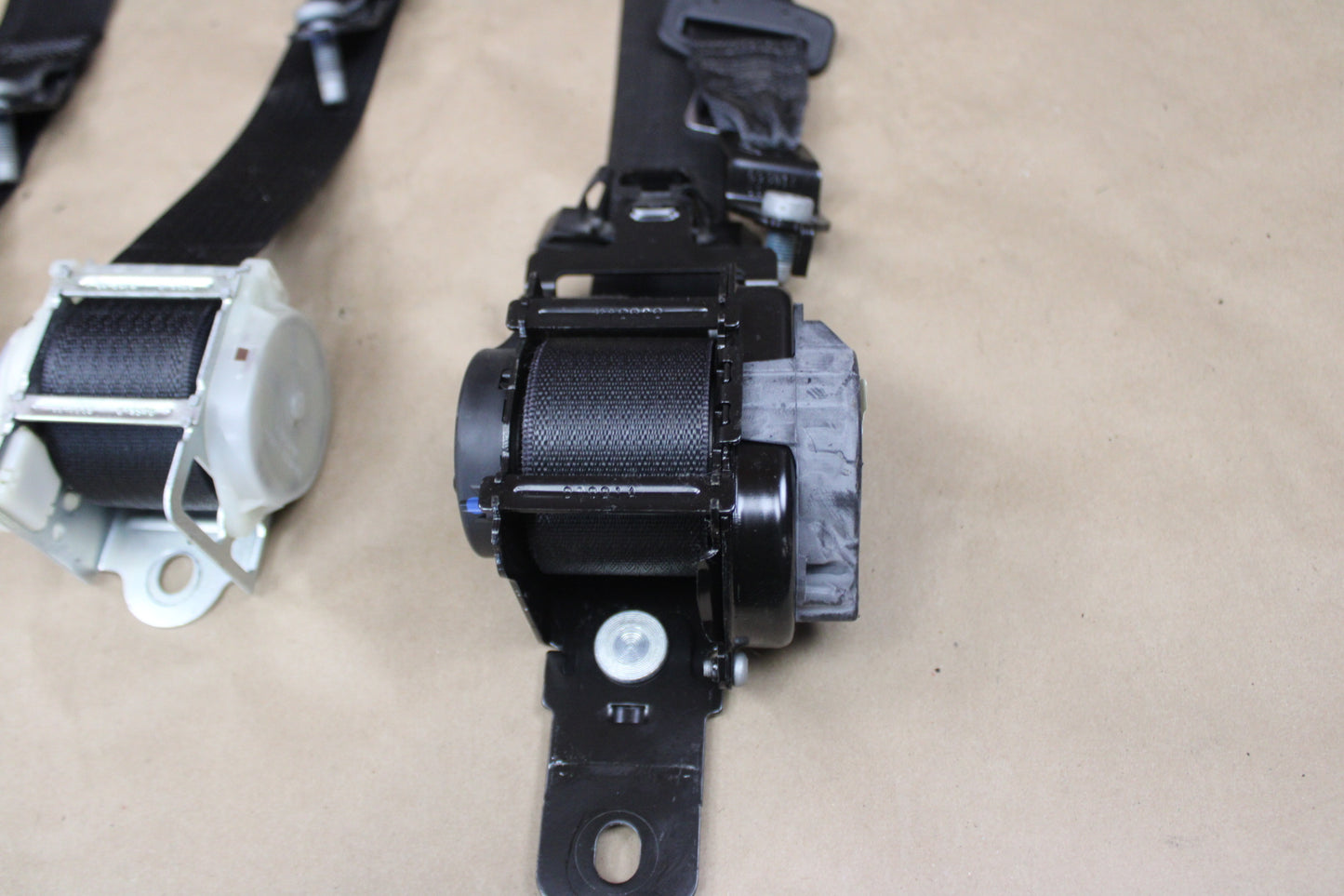 2016 Dodge Charger R/T Scat Pack Left Right Seat Belt Retractor Set OEM
