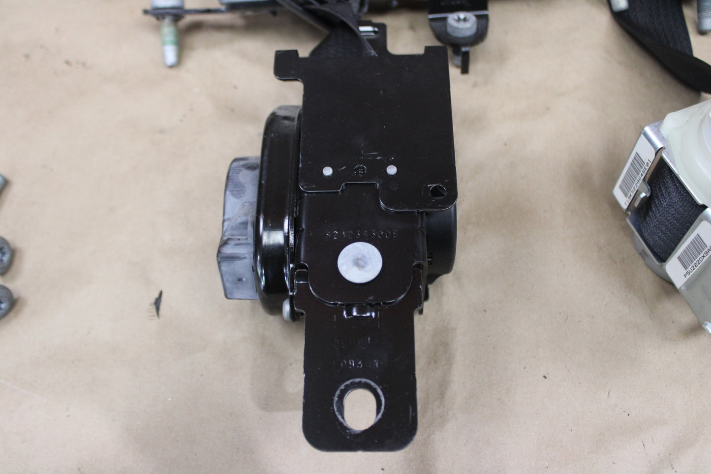 2016 Dodge Charger R/T Scat Pack Left Right Seat Belt Retractor Set OEM