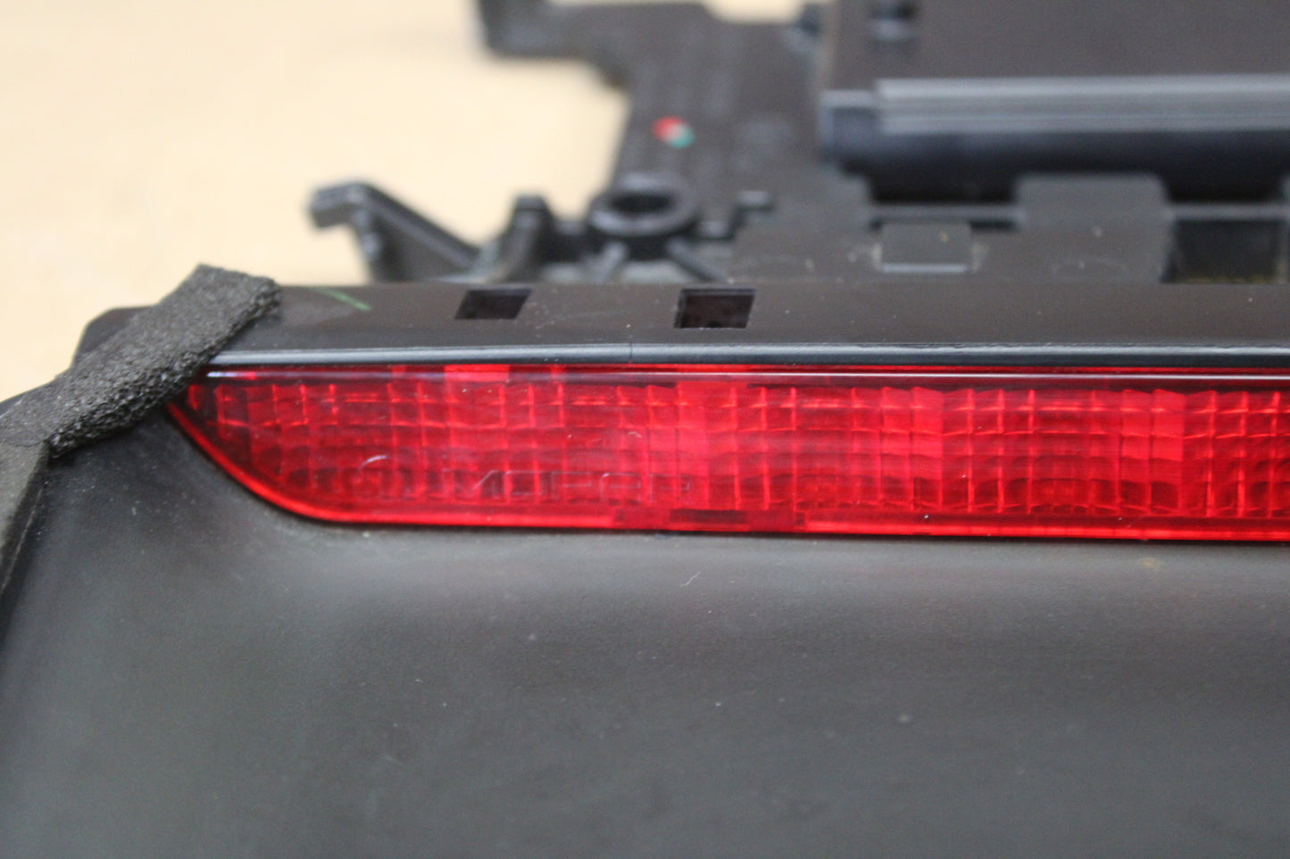 15-23 CHARGER REAR 3RD HIGH MOUNT BRAKE STOP LIGHT OEM 68213149AE