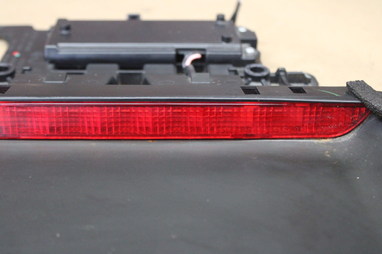 15-23 CHARGER REAR 3RD HIGH MOUNT BRAKE STOP LIGHT OEM 68213149AE