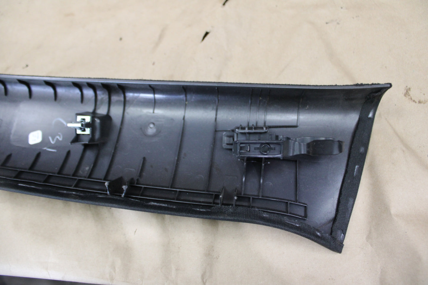 15-23 DODGE CHARGER PASSENGER RH A PILLAR TRIM COVER PANEL 5SH68TRMAA