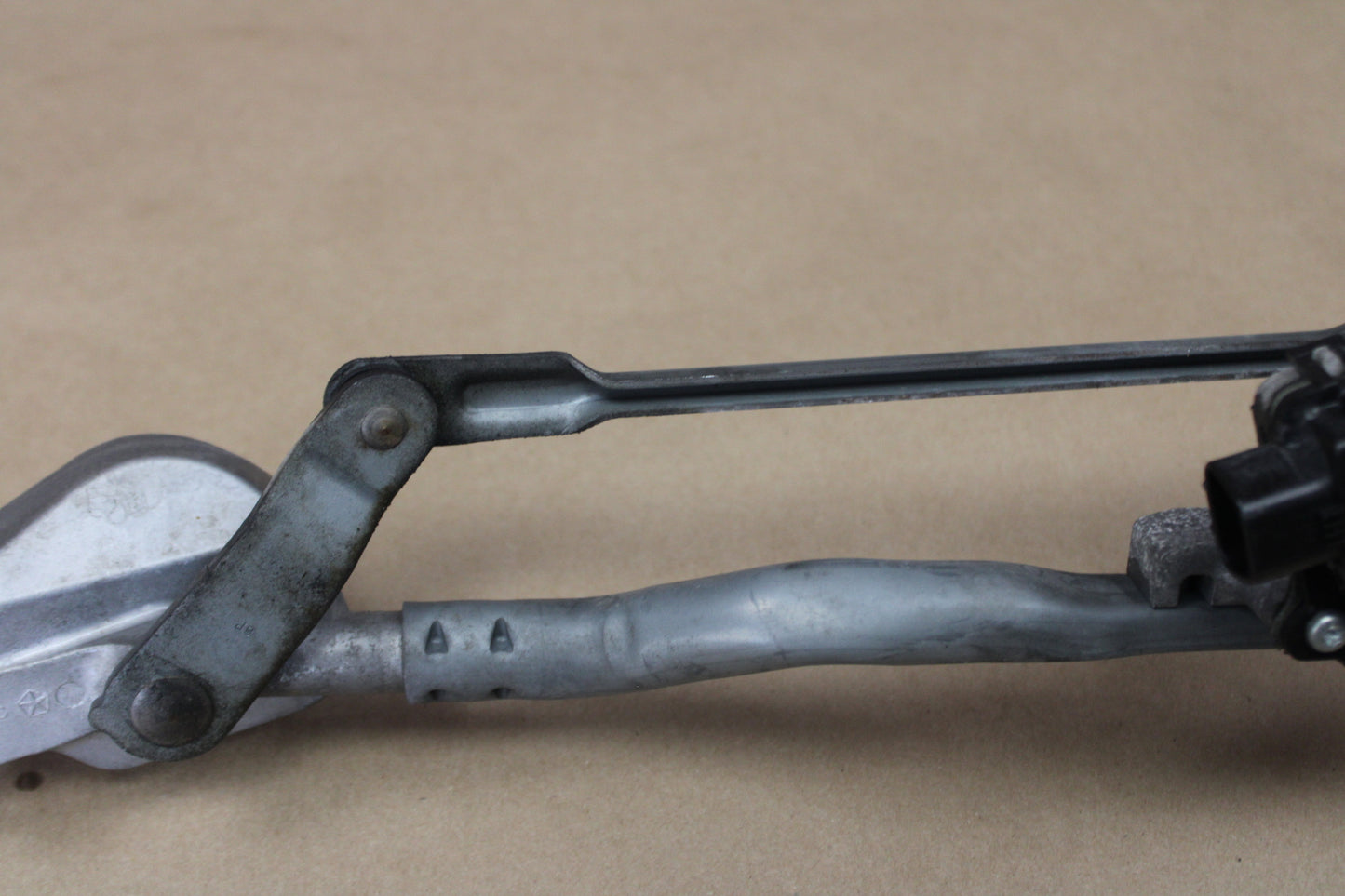 13-23 DODGE CHARGER R/T SCAT PACK OEM WINDSHIELD WIPER LINKAGE MOTOR