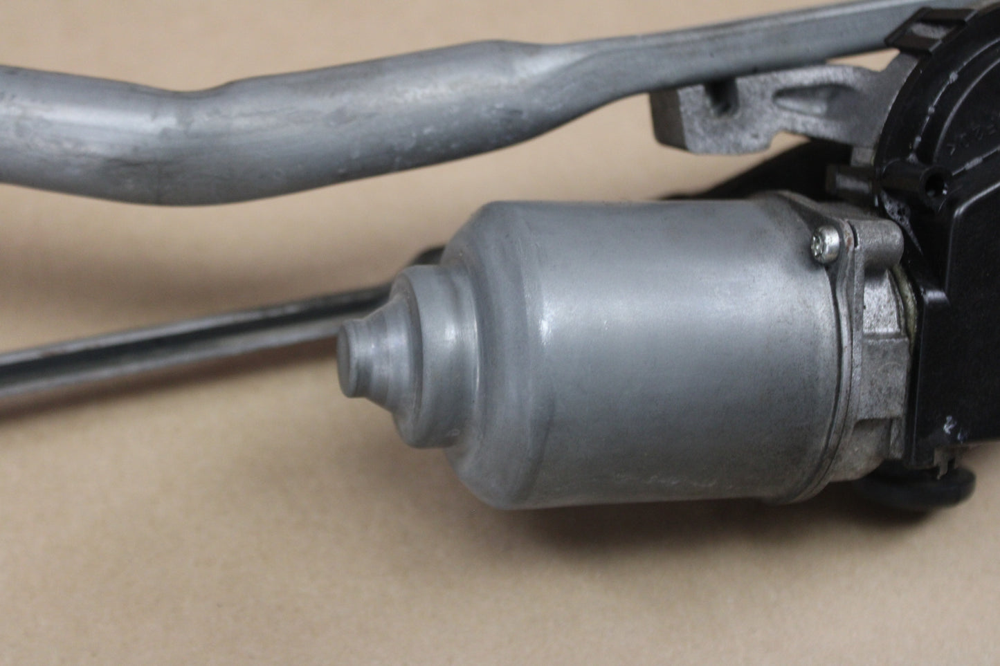 13-23 DODGE CHARGER R/T SCAT PACK OEM WINDSHIELD WIPER LINKAGE MOTOR