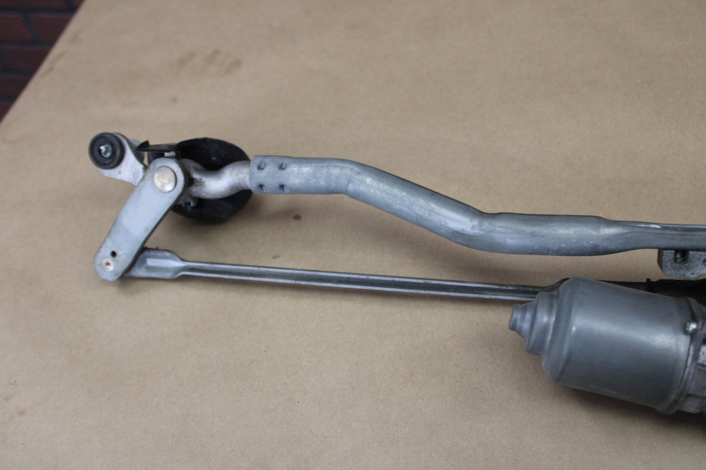 13-23 DODGE CHARGER R/T SCAT PACK OEM WINDSHIELD WIPER LINKAGE MOTOR