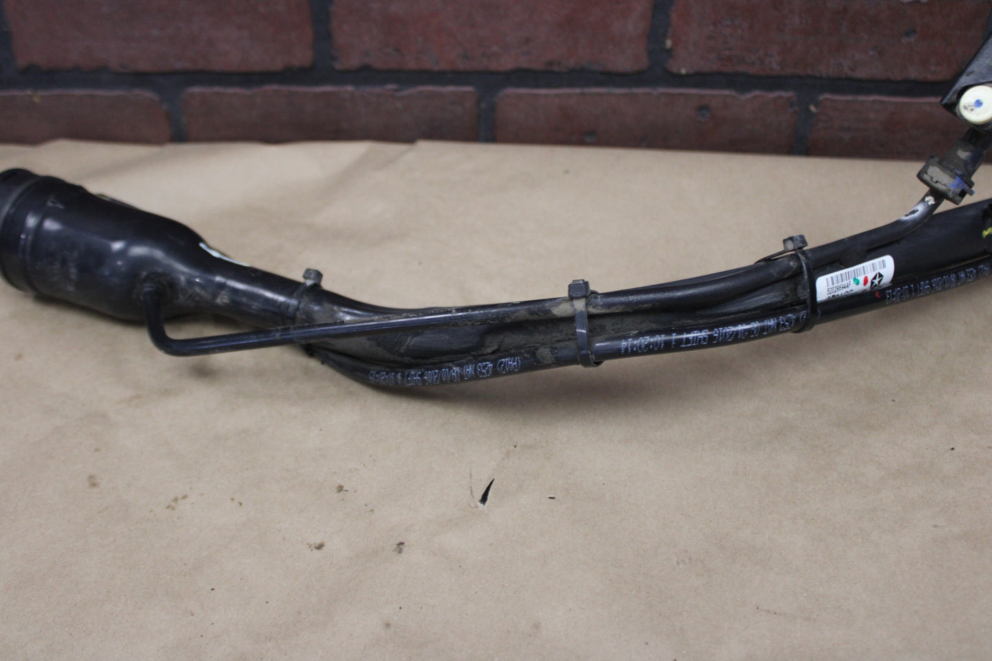 11-19 DODGE CHARGER GASOLINE FUEL TANK FILLER NECK HOSE PIPE 52029694AF