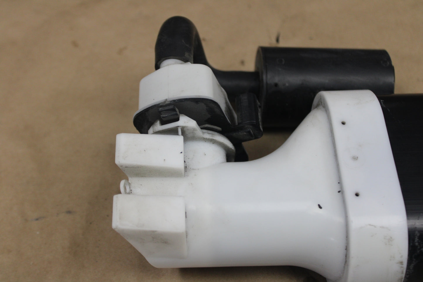 11-17 CHARGER CHALLENGER FUEL VAPOR EVAPORATOR CHARCOAL CANISTER