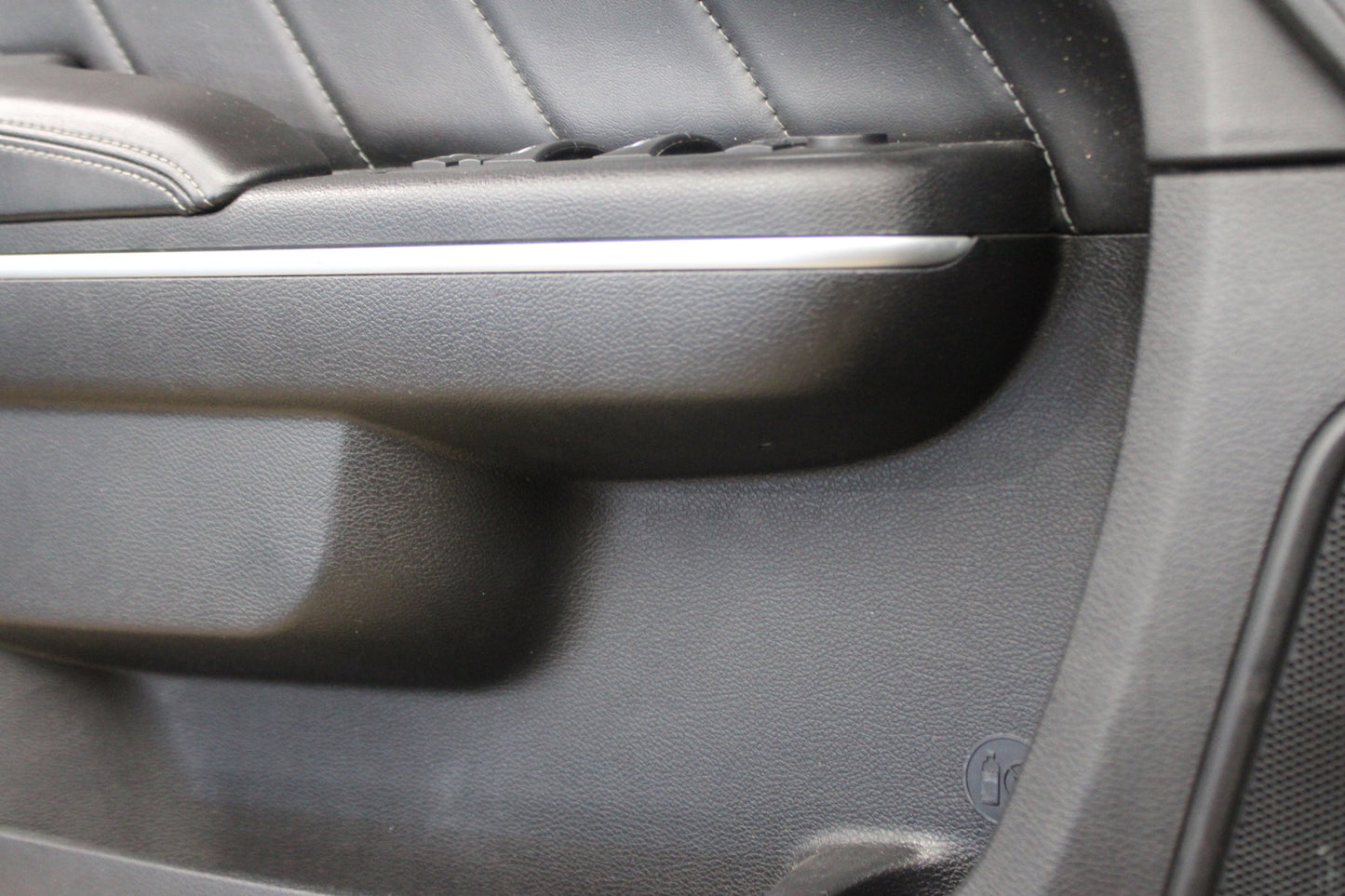 20-23 CHARGER FRONT DRIVER INTERIOR DOOR PANEL OEM LEATHER 6YD951X9AB