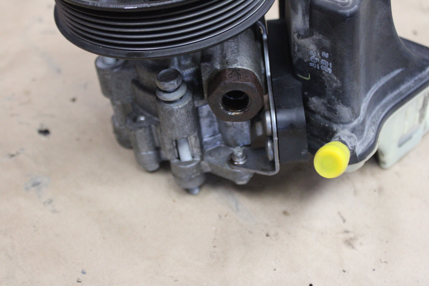 11-18 CHARGER CHALLENGER 300 SRT8 HYDRAULIC POWER STEERING PUMP TANK
