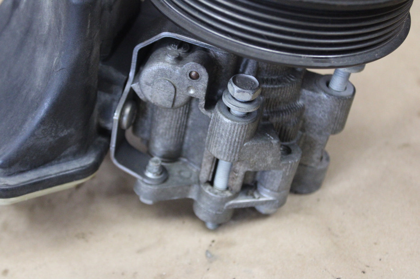 11-18 CHARGER CHALLENGER 300 SRT8 HYDRAULIC POWER STEERING PUMP TANK