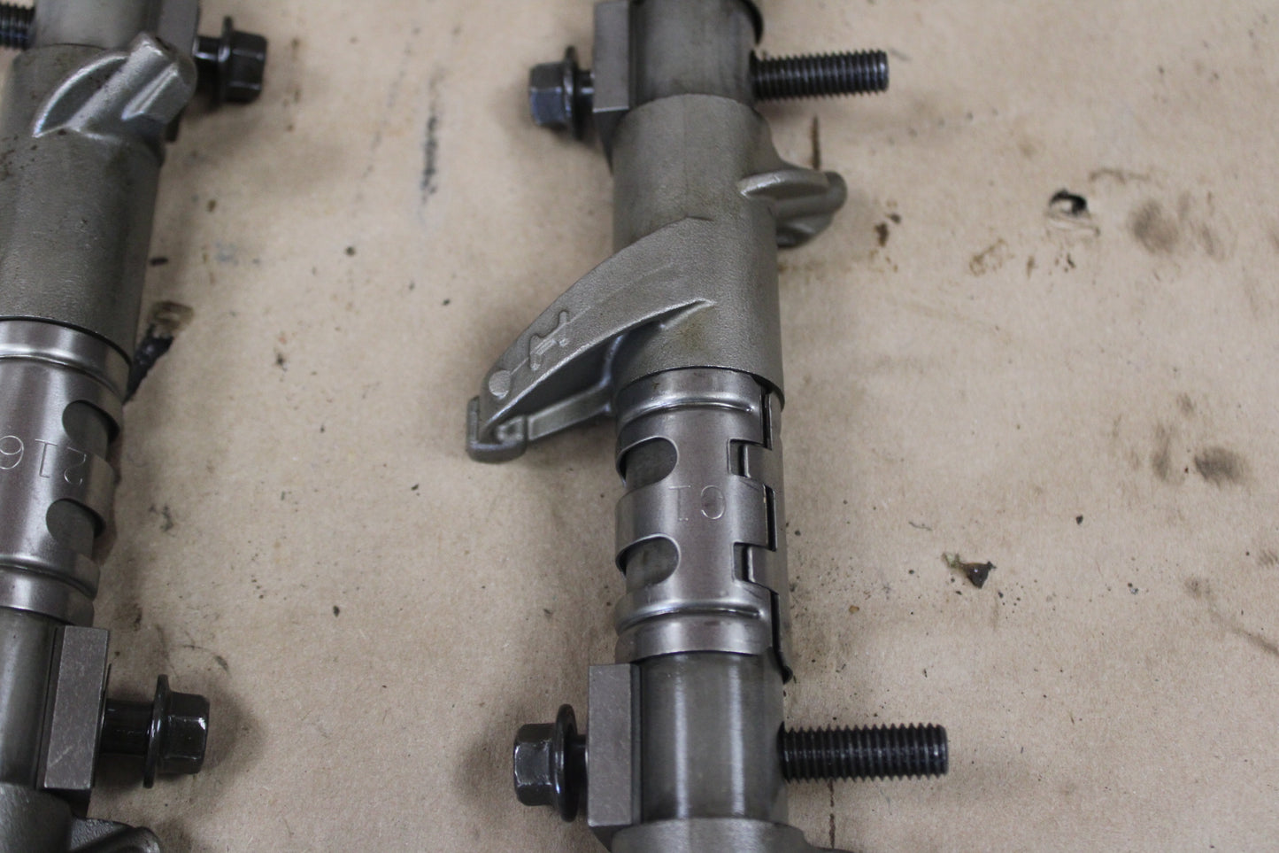 2006-2010 OEM Chrysler 300C SRT8 6.1l Hemi Rocker Arm Set x2