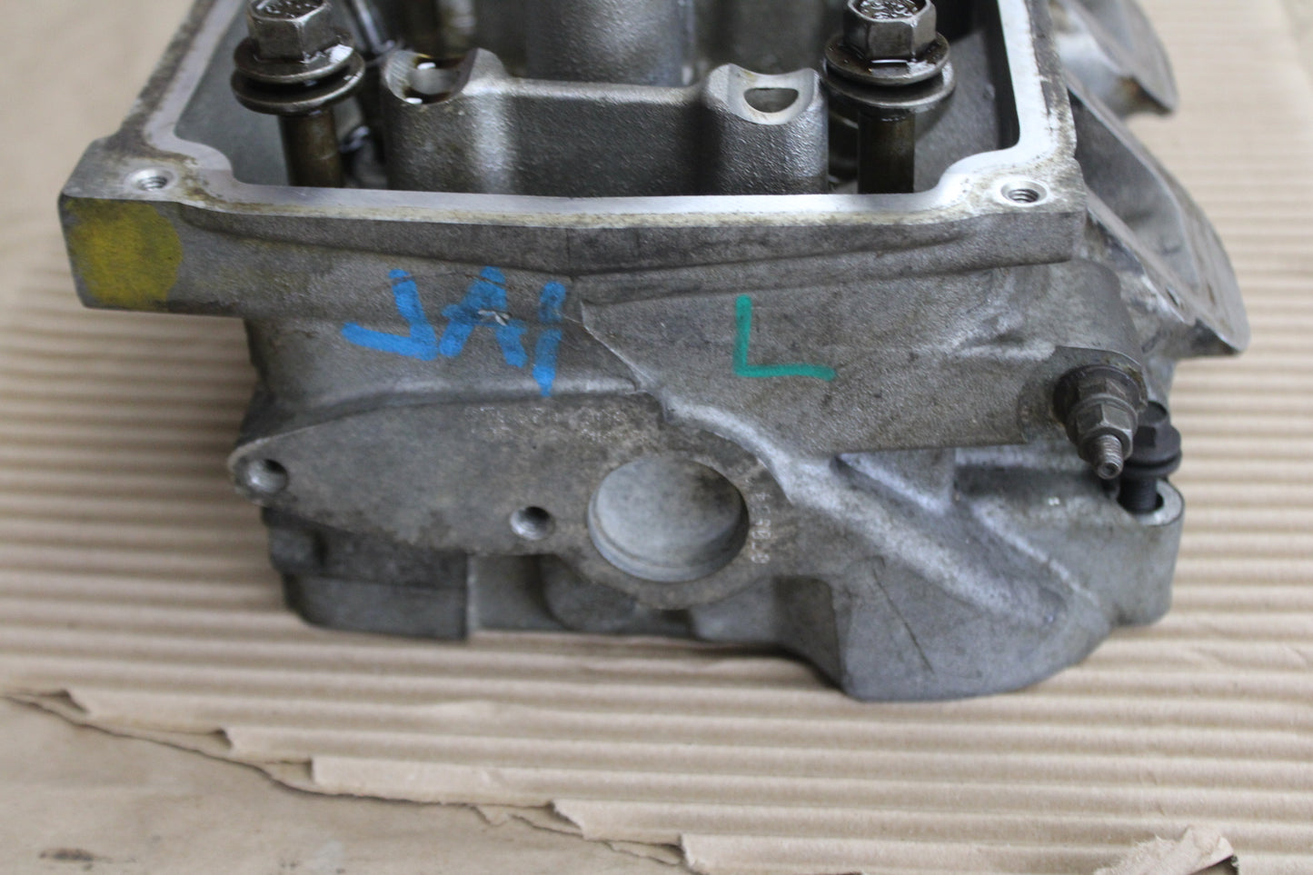 6.1L HEMI DODGE CHRYSLER JEEP DRIVER LH SIDE CYLINDER HEAD 05037369AA
