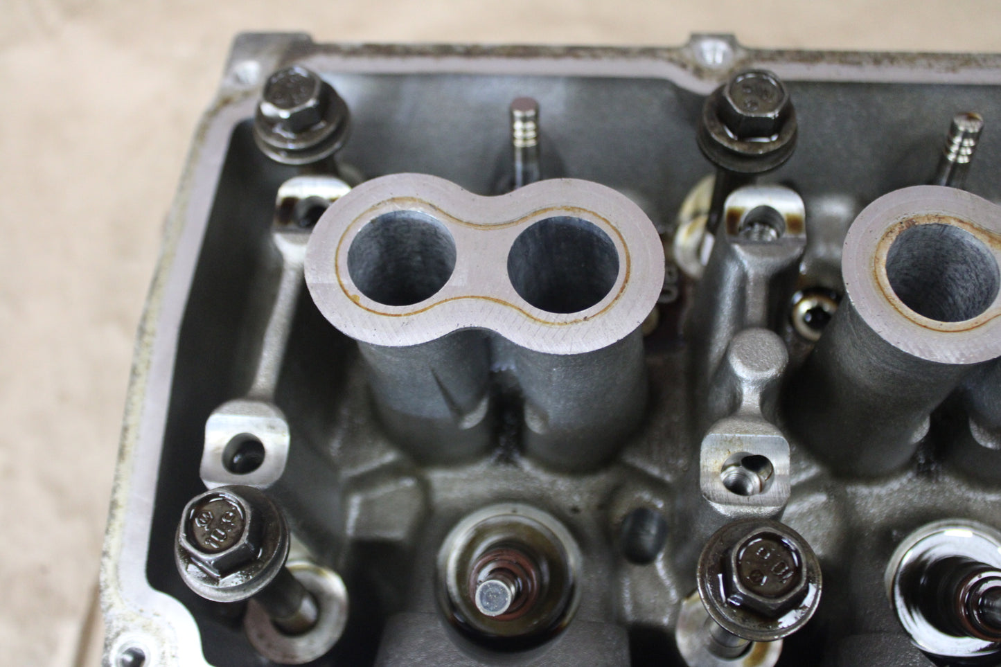 6.1L HEMI DODGE CHRYSLER JEEP DRIVER LH SIDE CYLINDER HEAD 05037369AA