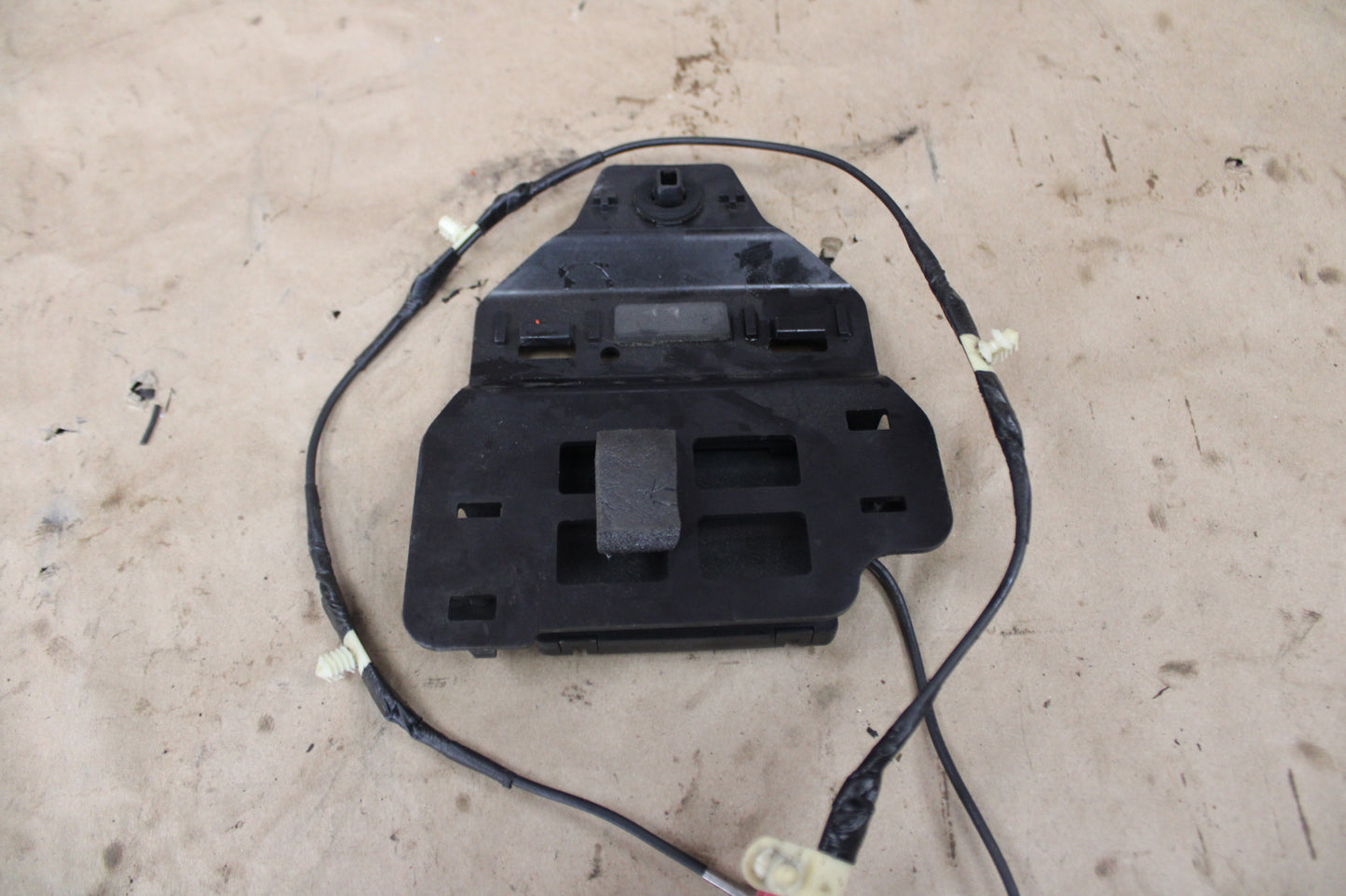 2013-23 Dodge Charger Keyless Entry Antenna Control Module OEM 68067533AI