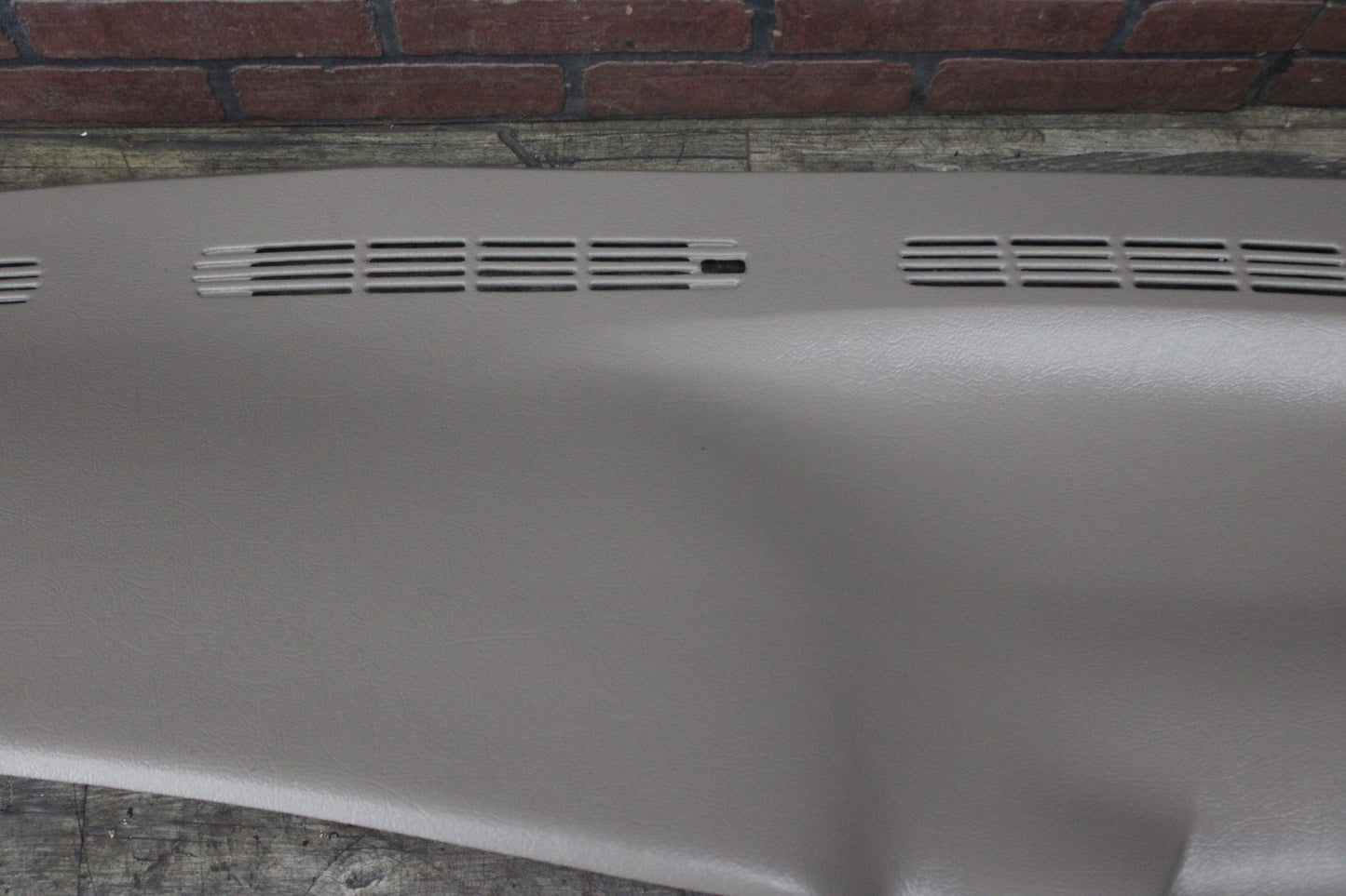 00-06 Tahoe Suburban Yukon Avalanche 99-06 Silverado Sierra Molded Dash Cover