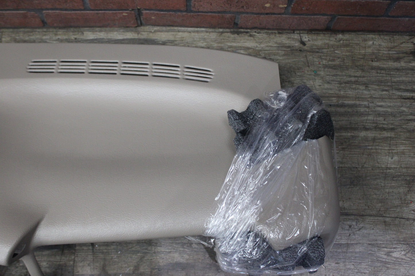 00-06 Tahoe Suburban Yukon Avalanche 99-06 Silverado Sierra Molded Dash Cover