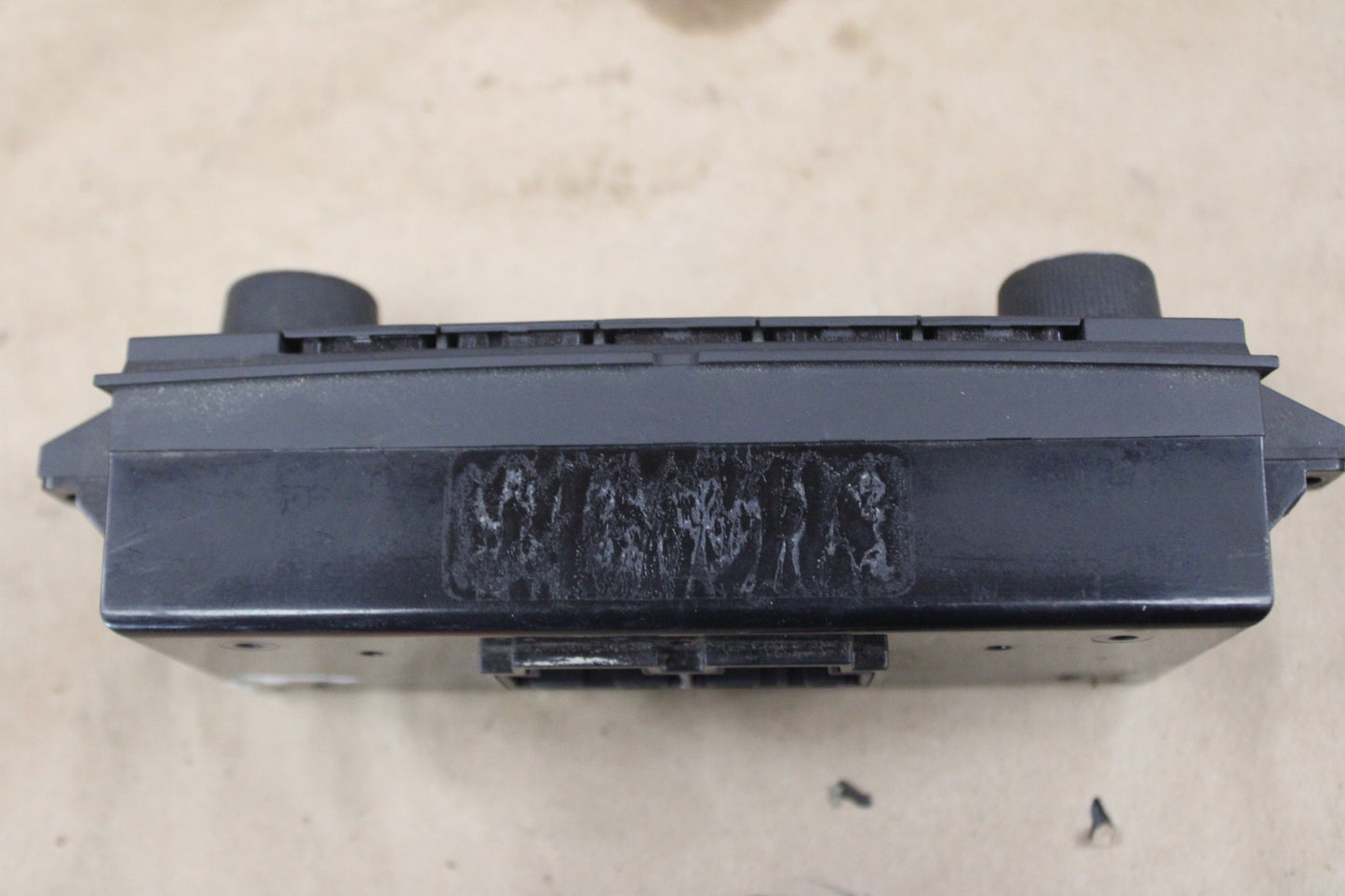 2007-2014 General Motor SUV Tahoe Yukon Suburban Rear Seat Radio Climate Control