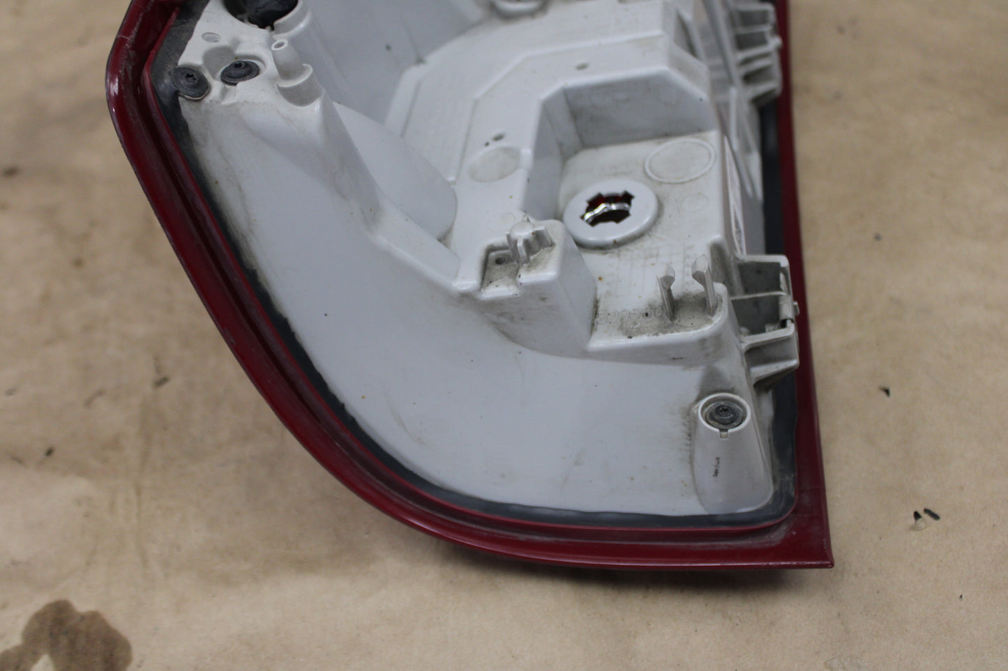2016–2018 Chevrolet Silverado 1500 Right Passenger Outer Tail Light OEM 84288719