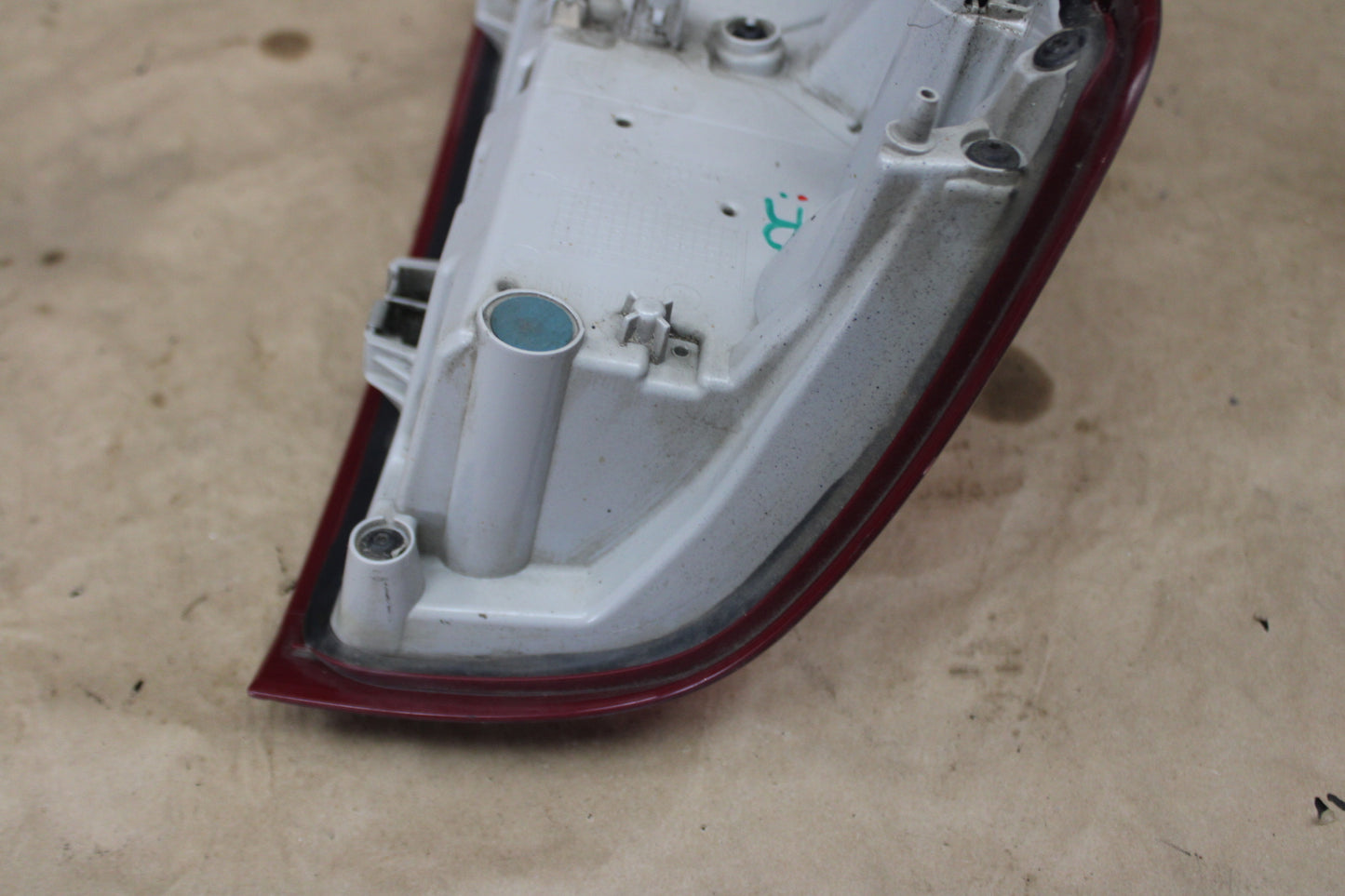 2016–2018 Chevrolet Silverado 1500 Right Passenger Outer Tail Light OEM 84288719